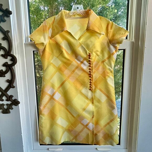 Vintage 1960s Handmade Yellow Plaid Mini Dress with Snap Button Front - Picture 11 of 16